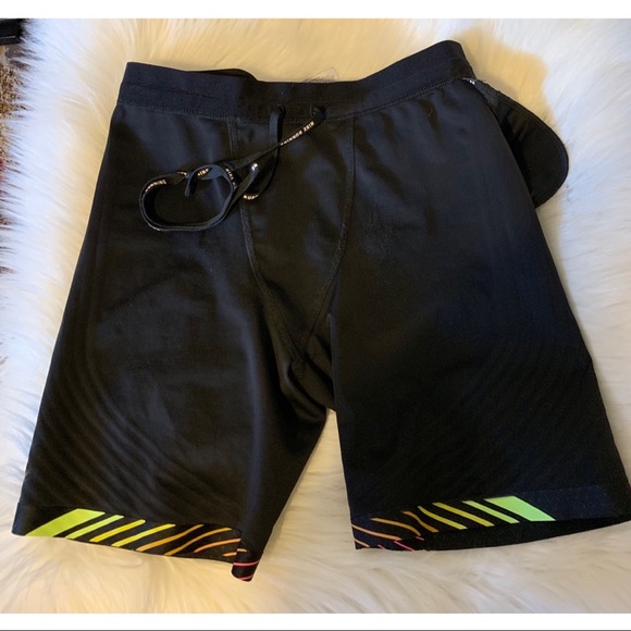 NIKE RUNNING Shorts - Picture 3 of 5